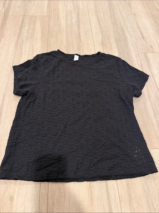 Old Navy Tops - Old Navy Black Short Sleeve Textured Crewneck Tee